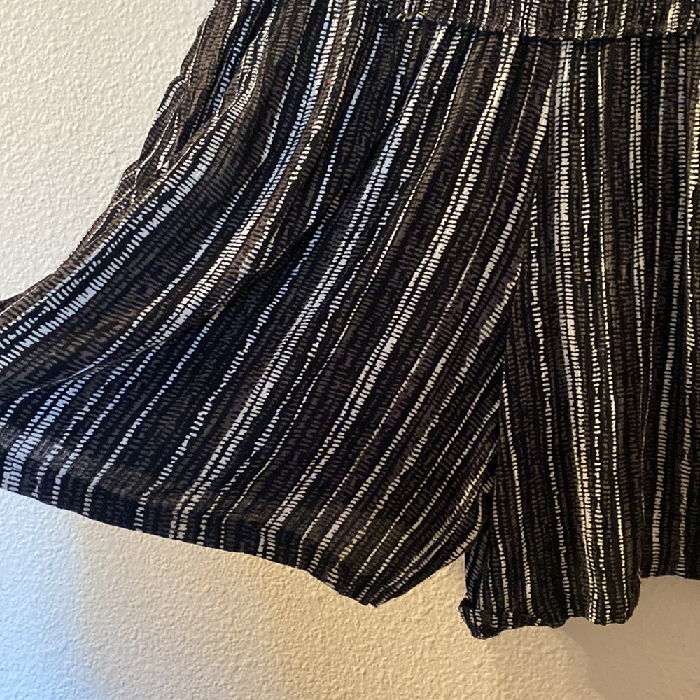 Marika wide leg striped shorts size small - Picture 2 of 6